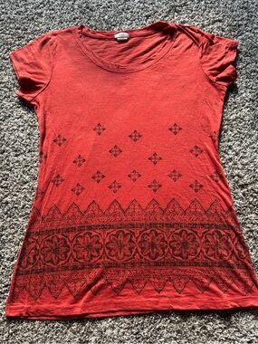 Women's Red Patterned Short-Sleeve Tee